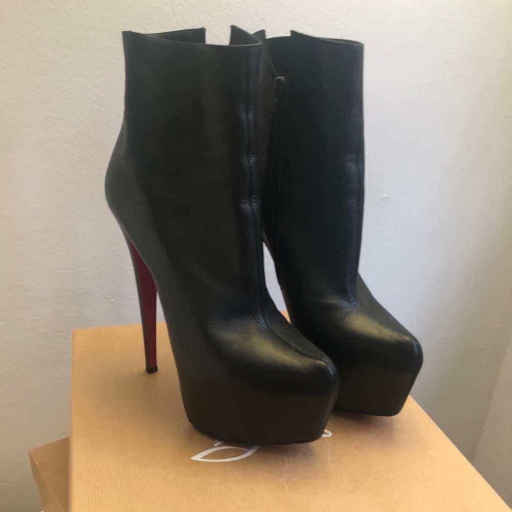 Christian Louboutin Daf Bootie size 39